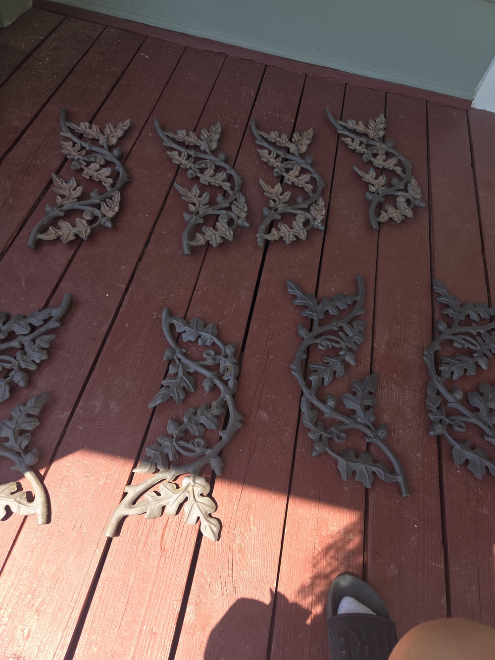 Decorative Cast Iron Leaf Corbels - Set of 8 - Brown